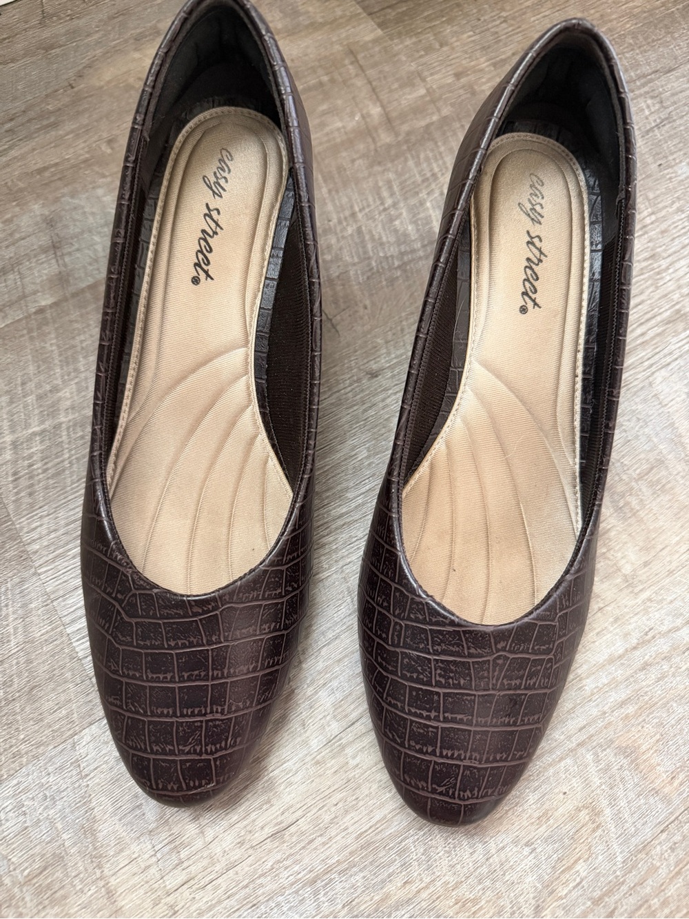 Easy Street Dark Brown Croc-Embossed Pumps